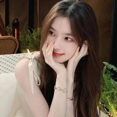 独家爆料：一线女星私下抽烟，好友出面澄清，短时间内